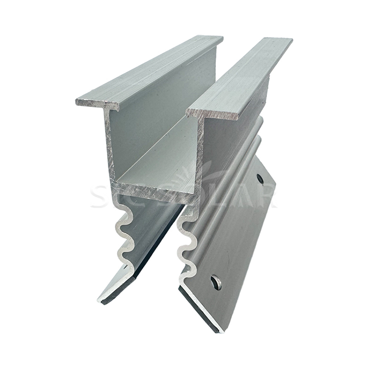 Solarpanelklemme til metal tag